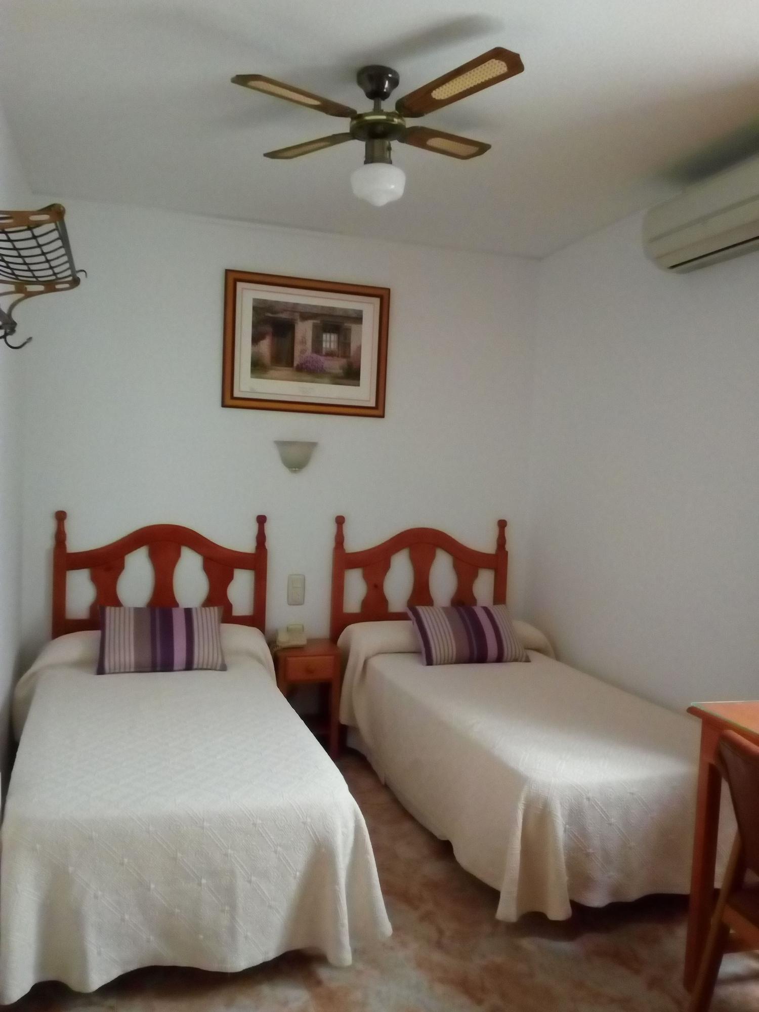 Hostal Rural Montual Los Banos  ภายนอก รูปภาพ
