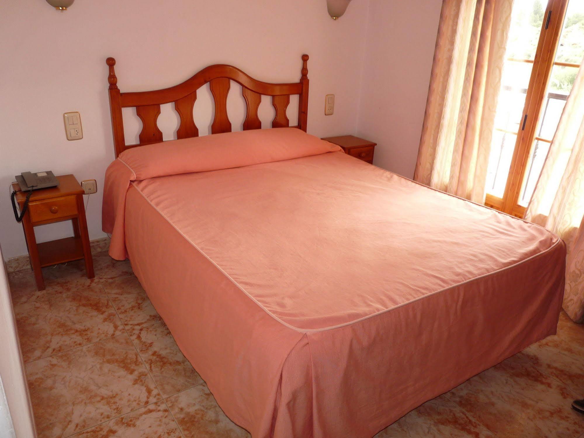 Hostal Rural Montual Los Banos  ภายนอก รูปภาพ