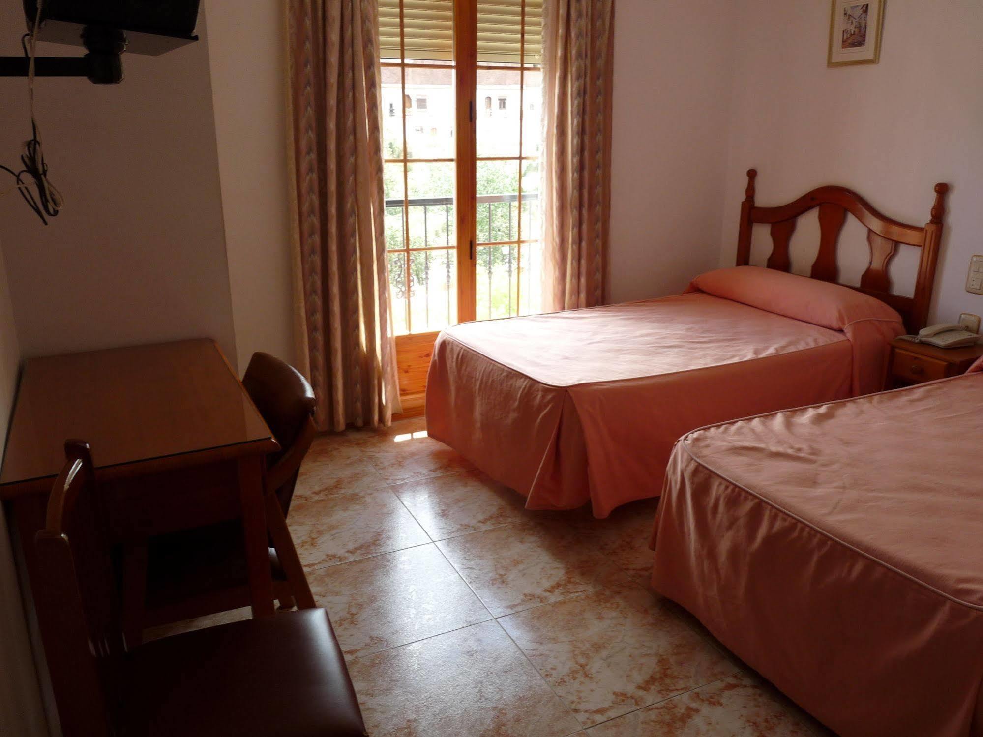 Hostal Rural Montual Los Banos  ภายนอก รูปภาพ