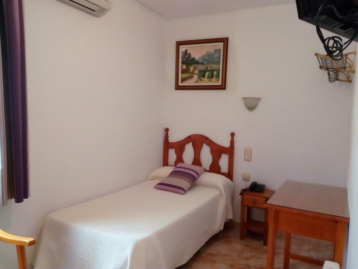 Hostal Rural Montual Los Banos  ภายนอก รูปภาพ